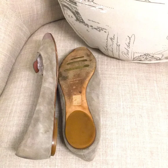 ✨ Moving sale 🚗- Sigerson Morrison Gray Suede Pointed Flats, Size 8.5 - Picture 6 of 6